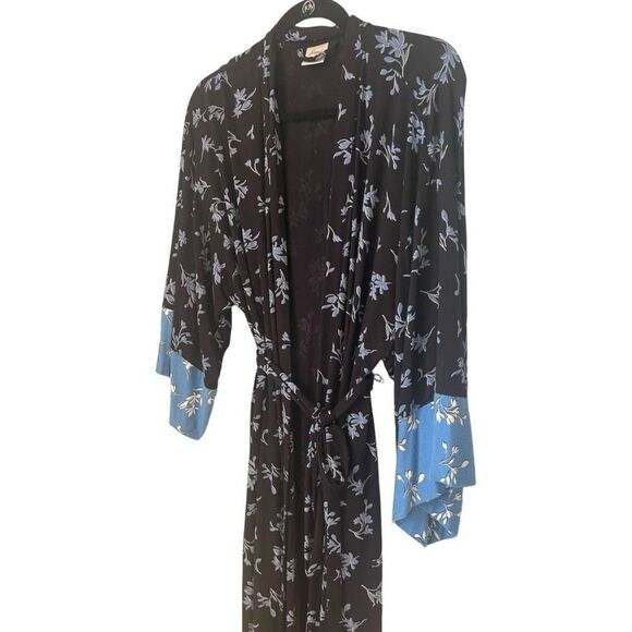 Floral Black and Blue Women's Robe - Picture 4 of 8